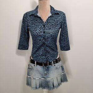 Younique vintage early 2000s blue leopard print button up top with 3/4 sleeves